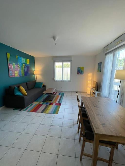 Maisonette Parking Prive Gratuit Doué-la-Fontaine Dış mekan fotoğraf